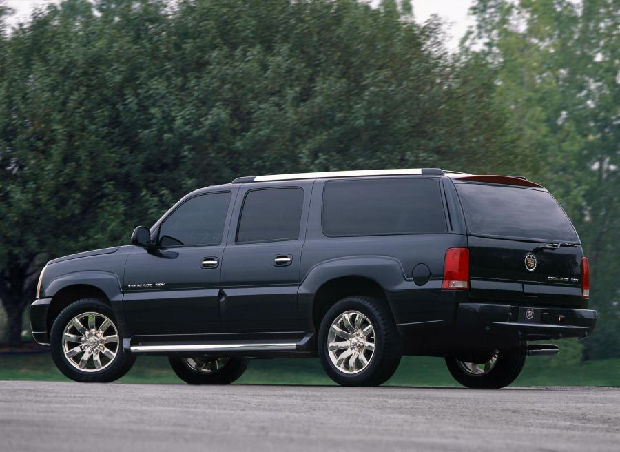  Cadillac Escalade ESV Platinum Edition 2004 года  (фото 12 из 18)